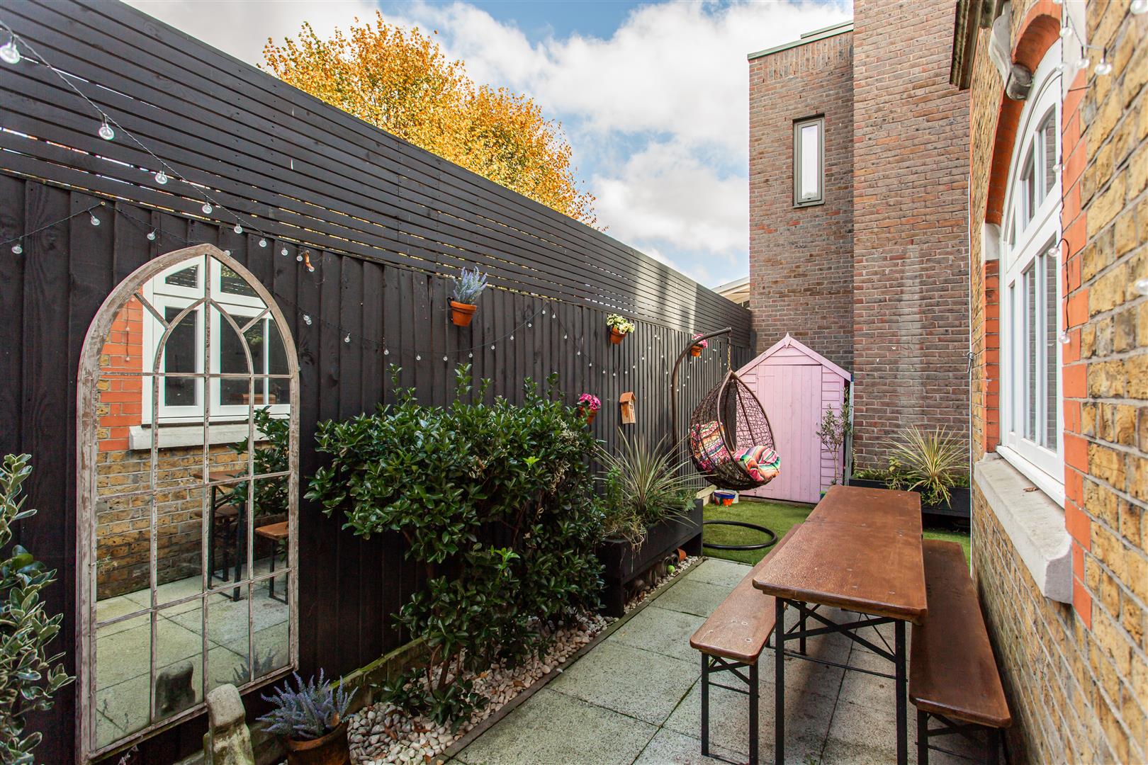 1 bed property in St. Faiths Court, Stepney Green